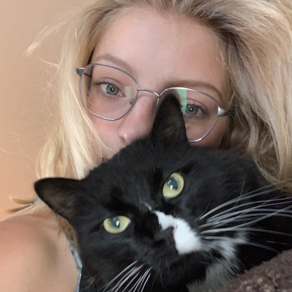 Meet your Posher, Taylor - Picture 1 of 1